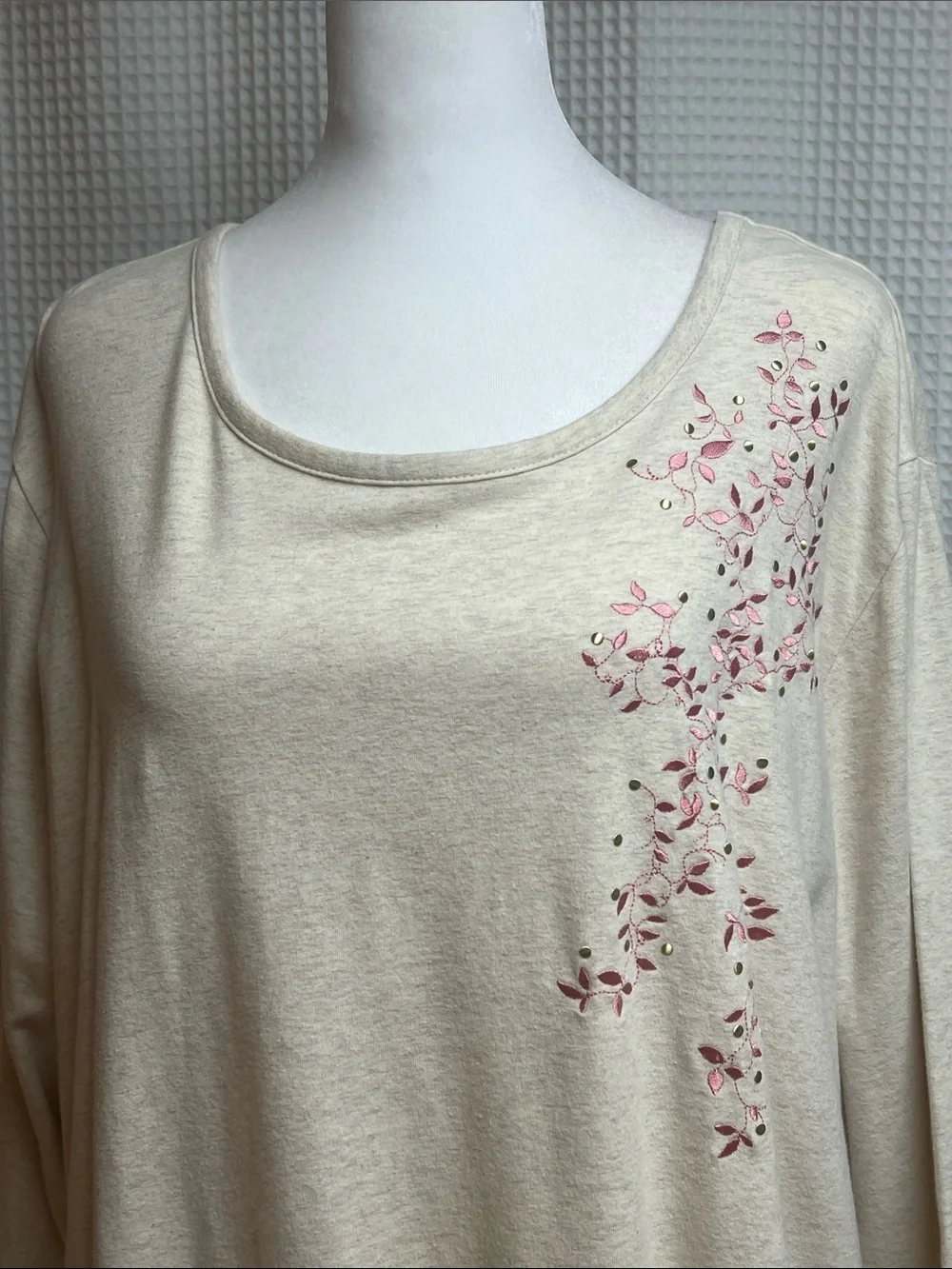 Denim&Co-2X Embroidered Cream Women's Scoop Neck Top with Pink Leaf Detail